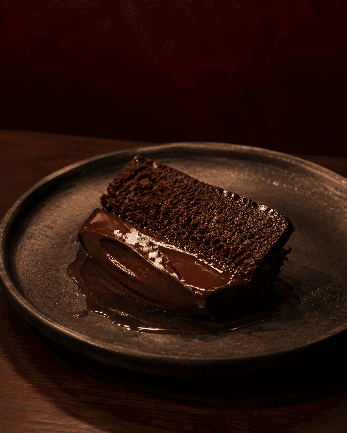 Postre de chocolate amargo con aceite de oliva y sal ahumada